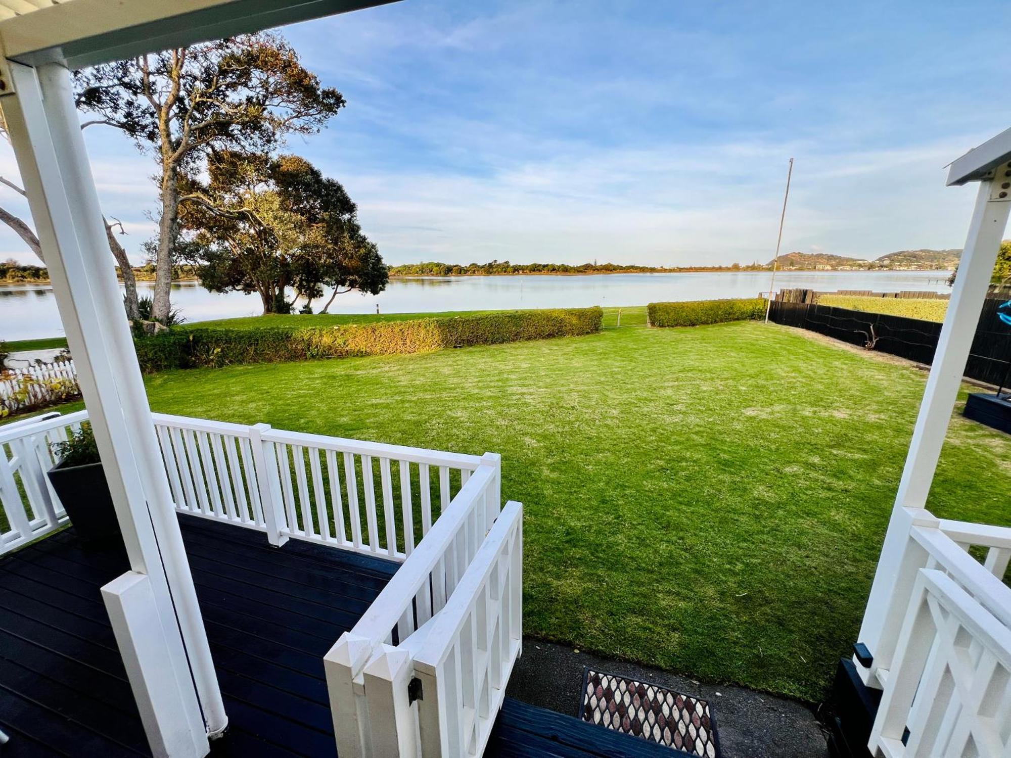 Monarch Cottage On The Estuary Athenree Exterior photo